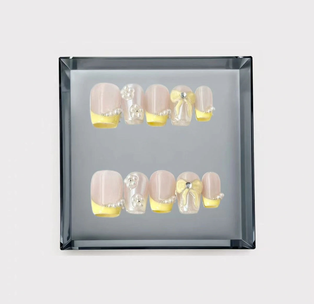 Sunlit Grace Press On Nails
