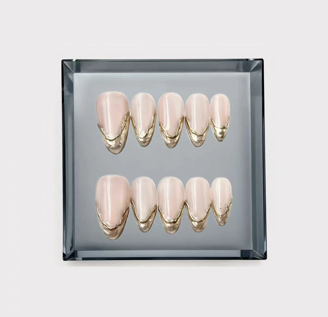 Gilded Horizon Short Press On Nails